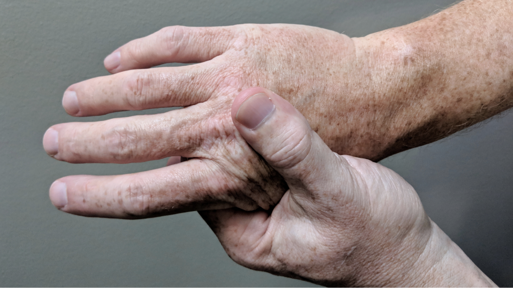 Lưu ý bệnh Parkinson khi chăm sóc sức khỏe người cao tuổi