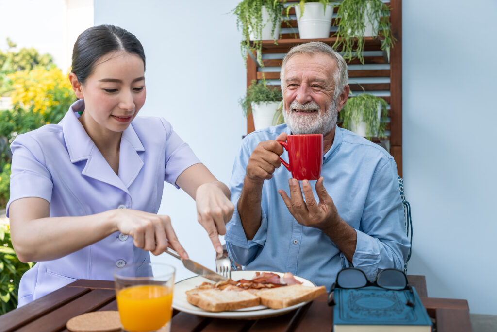 Dinh Dưỡng Chăm Sóc Sức Khỏe Người Cao Tuổi Sau 50: Nên Ăn Gì, Kiêng Gì?